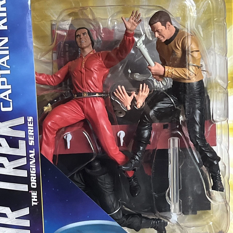 Набор экшн-фигурок Diamond Select Toys - Star Trek Captain Kirk vs Khan - Изображение 2 из 4