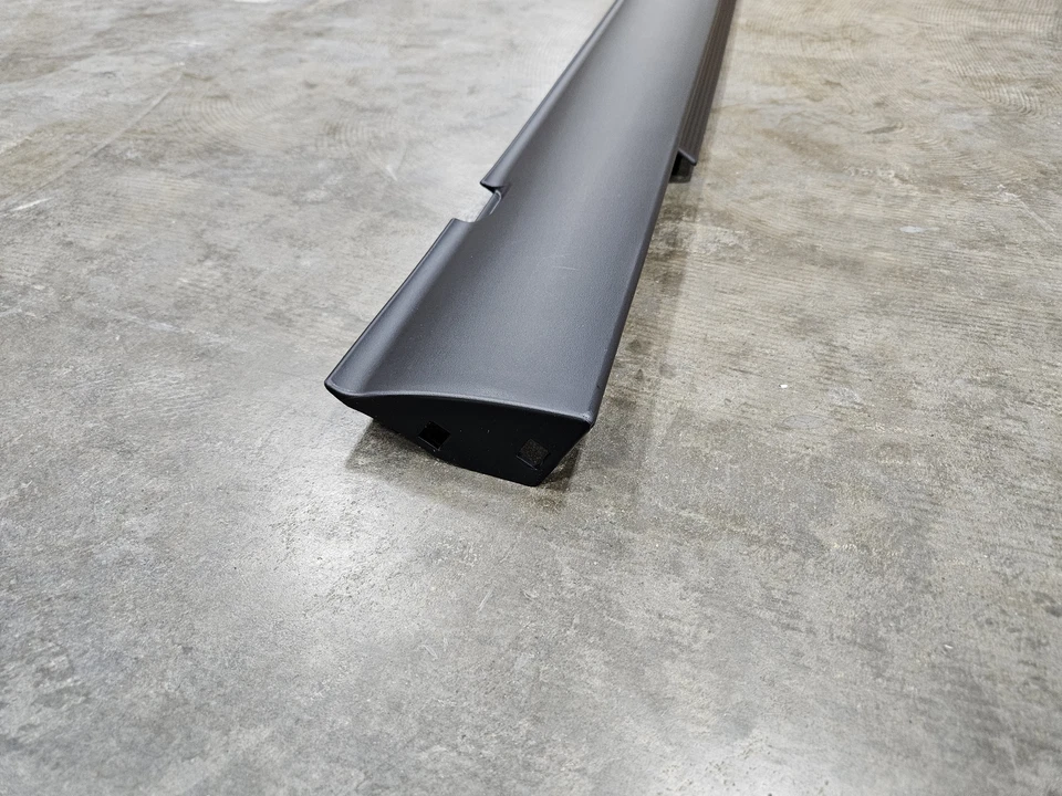 Genuine OEM Mopar Dodge 5028798AH Passenger RH Rocker Molding 2008-14 Challenger Foto 4 de 4