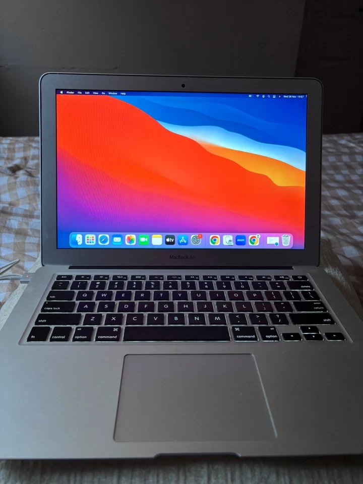 Apple MacBook Air 13.3' (2013) 128GB. Silver. Good condition.  - Image 3 of 4