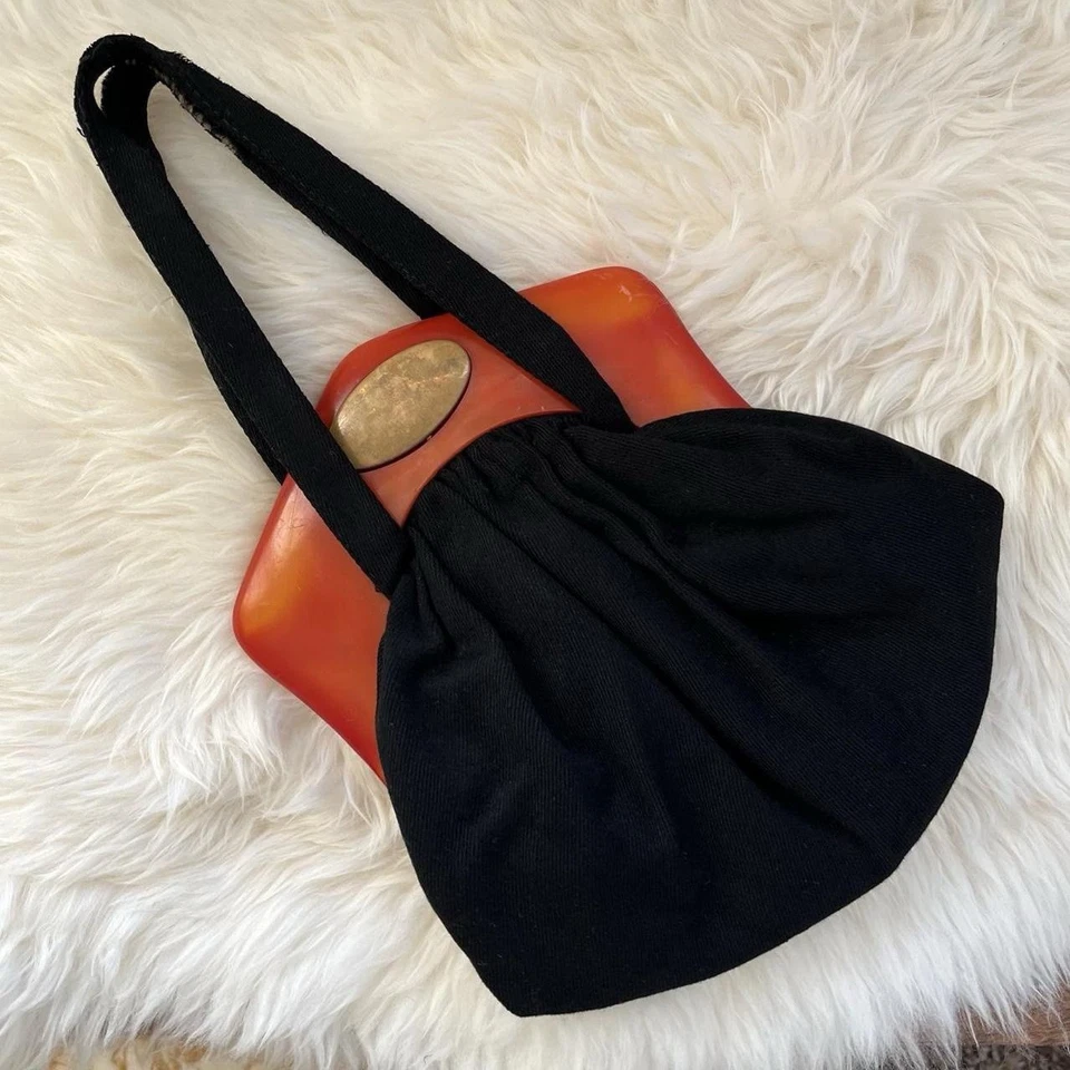 Antiguo bolso de noche de baquelita Art Deco de la década de 1930 marco de cierre de almeja fieltro de lana negro Foto 2 de 4