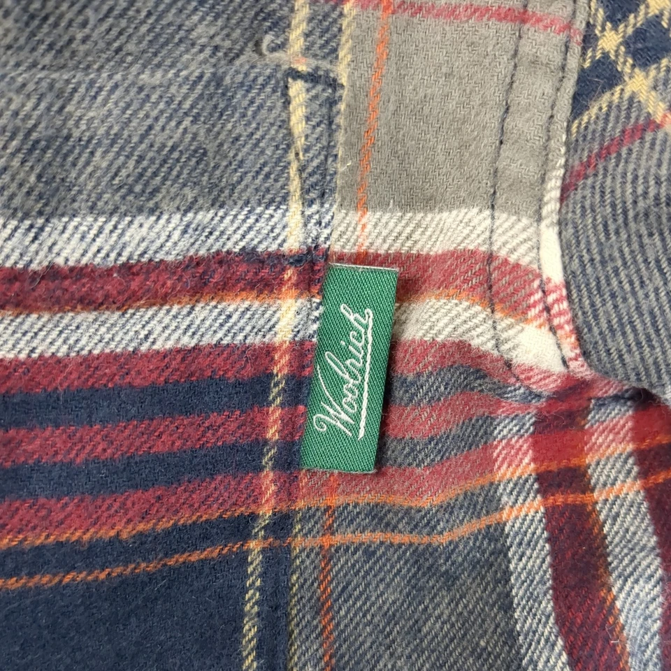 Camisa de franela Woolrich Woolen Mills azul negra roja a cuadros abotonada para hombre pequeña Foto 4 de 4