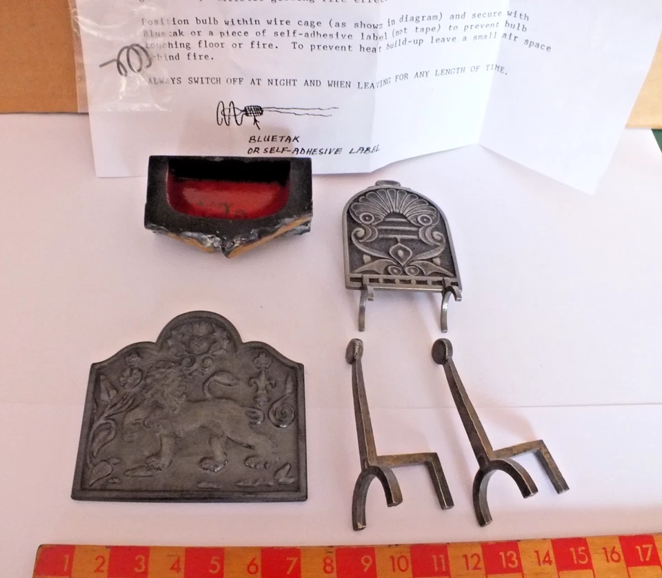 SUPERB VINTAGE DOLLS HOUSE MINIATURES WORKING FIRE, HEARTH & FIRE DOGS  (CA) - Image 4 of 4