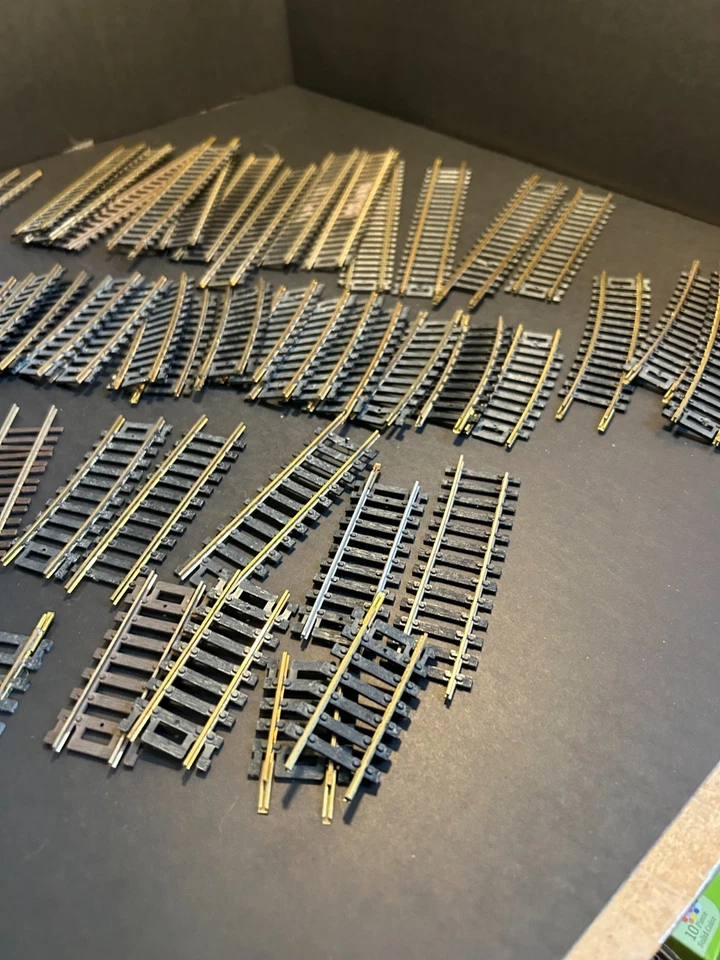 Lot of 60+ Vintage HO Track  Tyco Variety Short Curves and Straight Combine Ship - Image 4 of 4