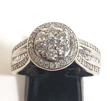 ZALES 10K WHITE GOLD 1 CT TW ROUND & BAGUETTE DIAMOND HALO RING SIZE 8.5