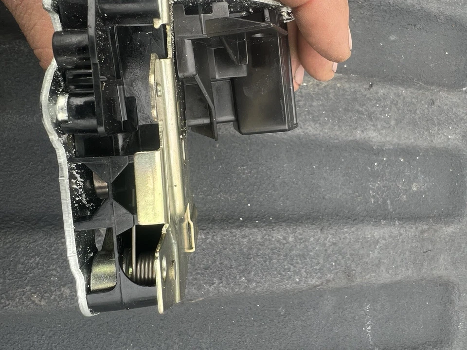 Conjunto de pestillo de puerta delantero izquierdo bmw 328i 1996-1999 genuino Foto 2 de 4