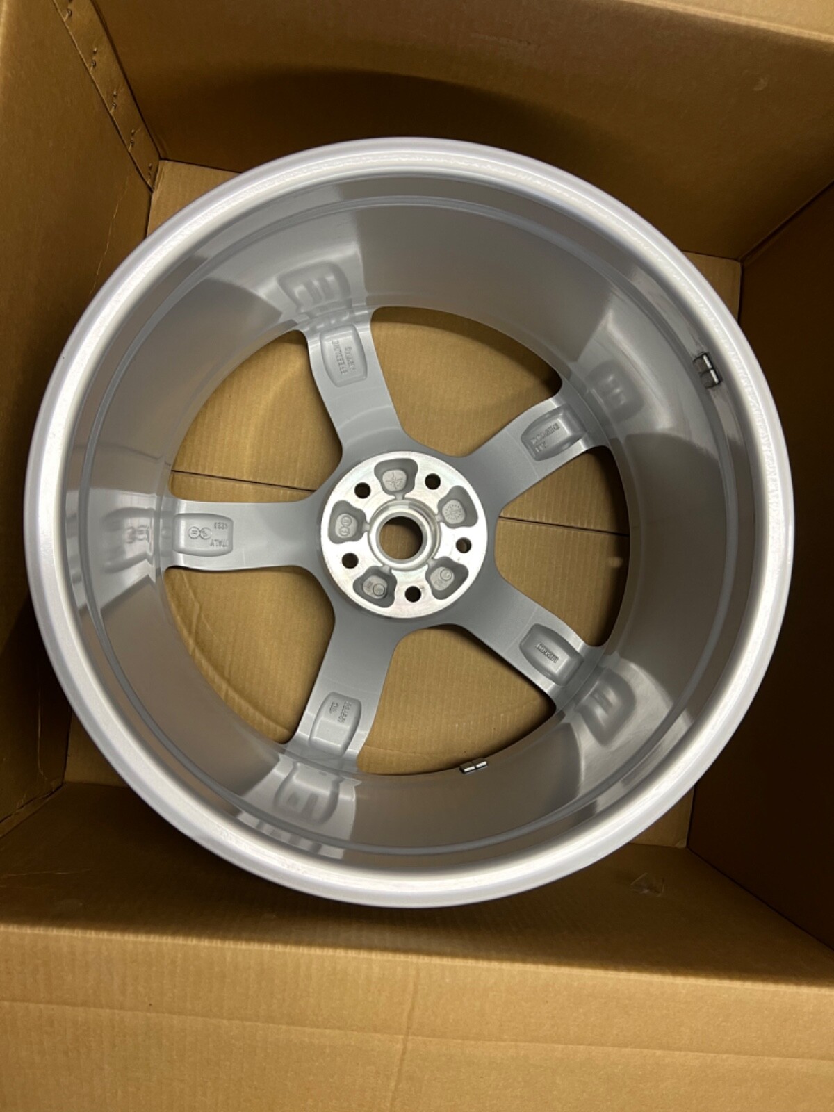 ferrari OEM rear wheel rim portofino perfect mint takeoff 336551