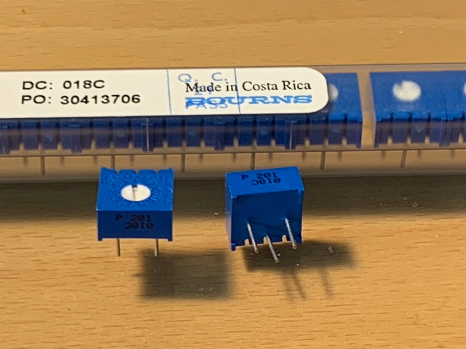 3386P-1-201 BOURNS TRIMMER POTENTIOMETER 200 OHM 0.5W PC PIN 1TURN 