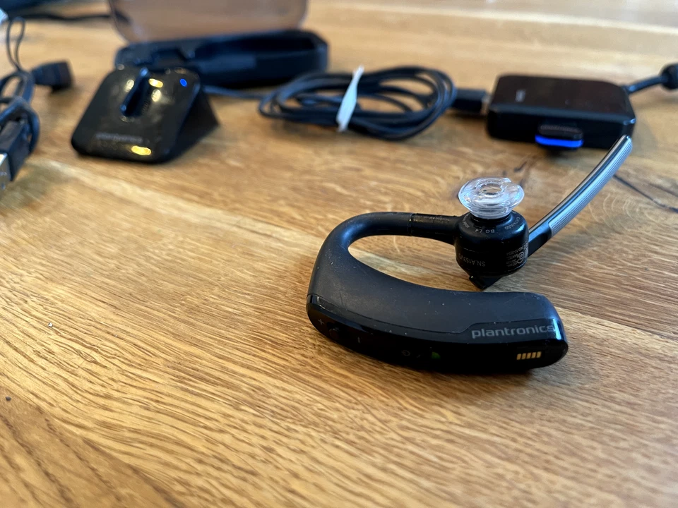 Plantronics Voyager Legend UC B235-M Ohrbügel Headset mit Mikrofon - Schwarz - Bild 4 von 4