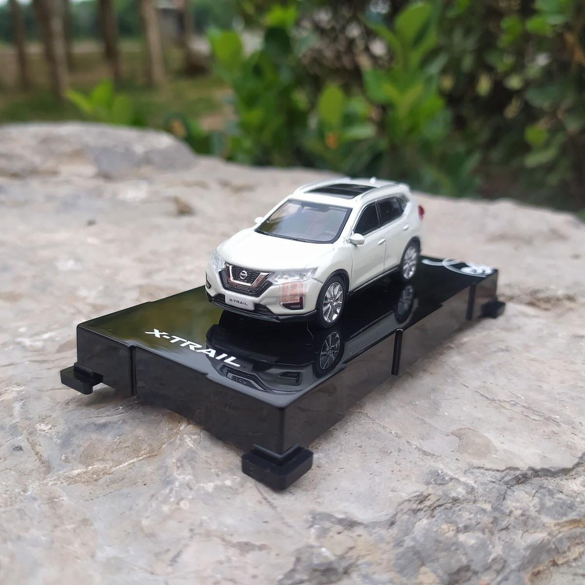 Nissan X-TRAIL ミニカー 2台セット 1/64 Nissan X-Trail diecast model White Color | eBay