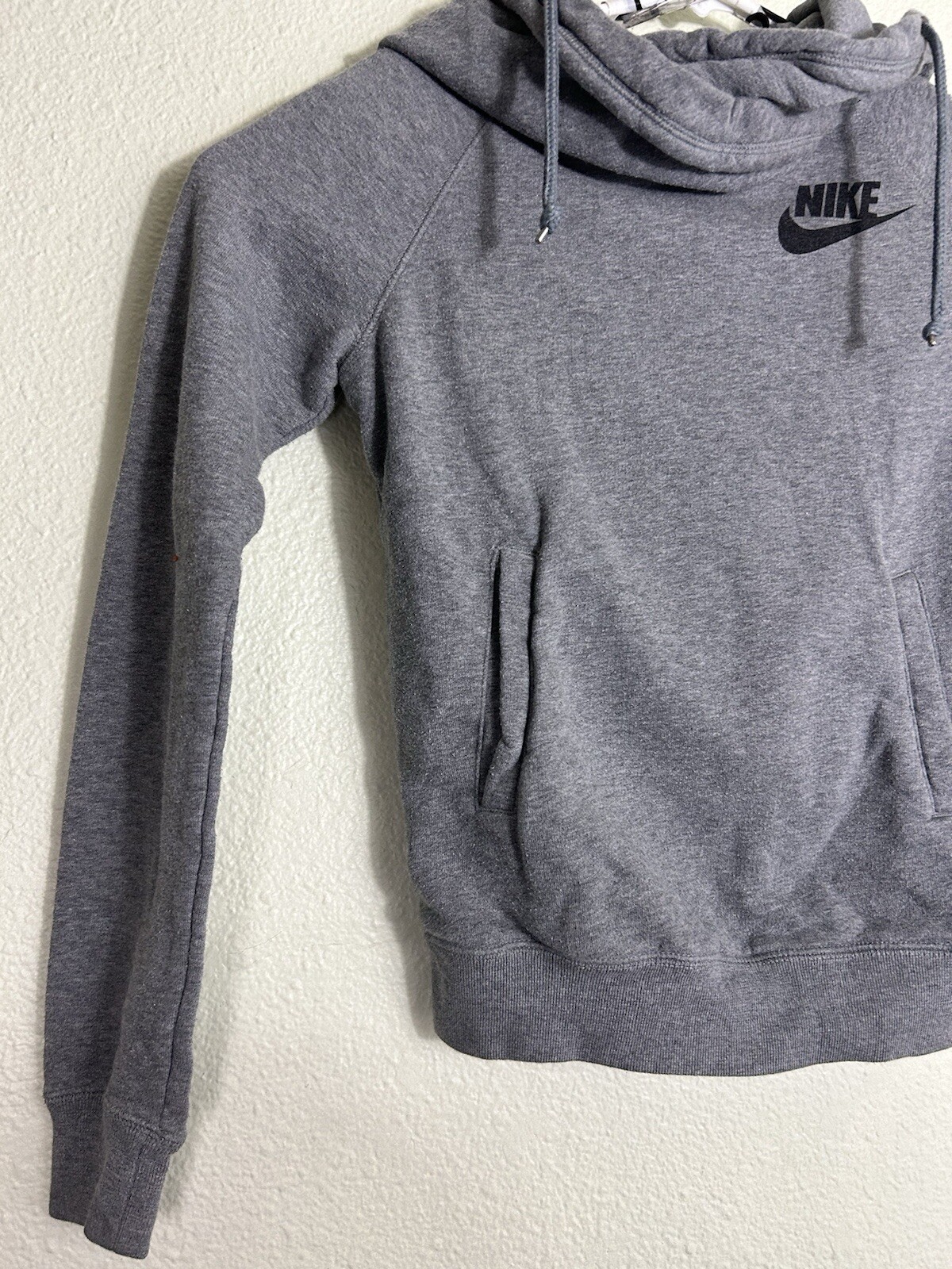 Nike Sweater Women XS Gray Hoodie Outdoors Swoosh Casual Atheltic 849005-091