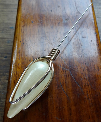 Vintage 50er Jahre große cremefarbene Perlen Perle goldfarben 5,75'' Hutnadel -367