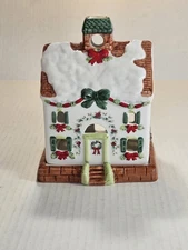 Pfaltzgraff Winterberry Christmas Decorated House Tea Light Lighted Display