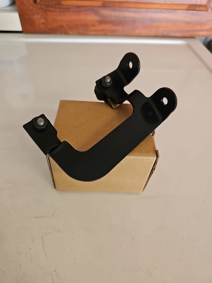 Cadillac Cruise Control Transducer Bracket - Image 2 of 3