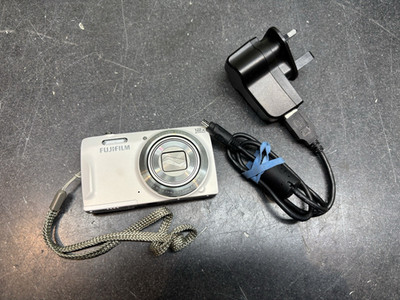 Fujifilm Digital Camera FinePix T500 16.0MP WHITE Tested + CHARGER + BATTERY #6L