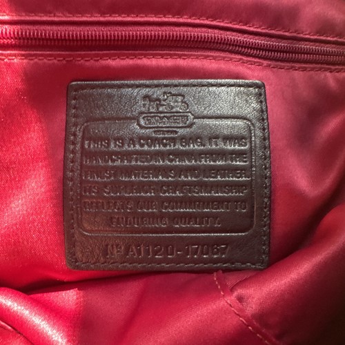 Bolso tipo cubo Coach Madison Marielle de cuero negro con cordón y dijes excelente - Imagen 7 de 14