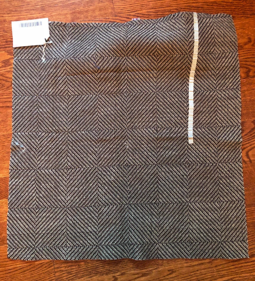 Isla HIGHLAND COURT en Chocolate 24 1/4 x 26 1/4" Tela Tejida Pesada Muestra Foto 3 de 3