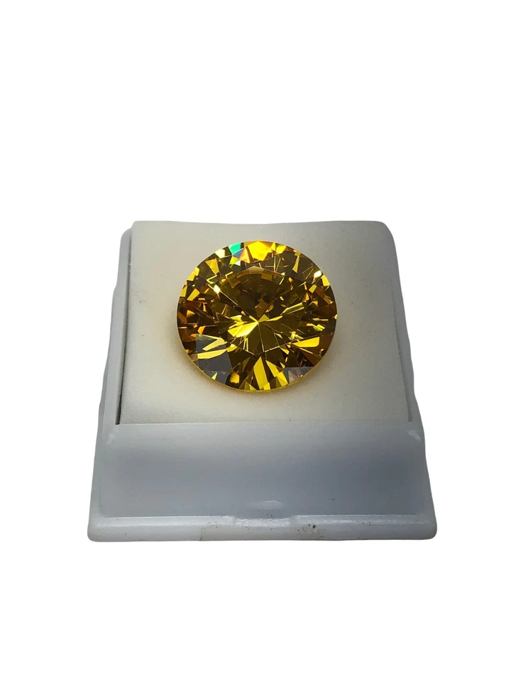 Beautiful  Gemstone,  CU Golden Beryl Apx 9.00 Ct 16x12mm - Image 2 of 4