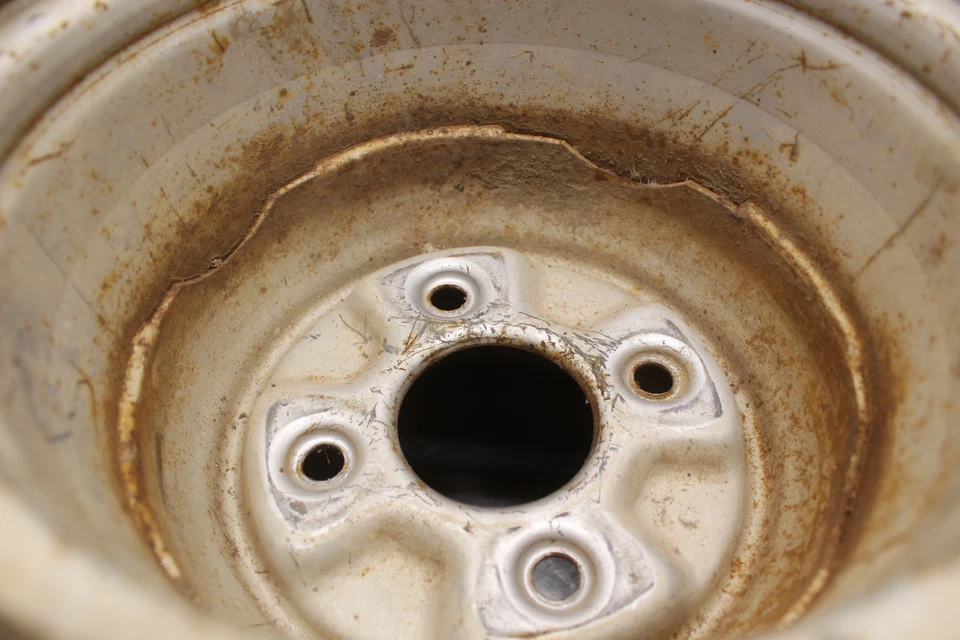 Llanta trasera Yamaha Moto 4 YFM250 1991 I6 Foto 4 de 4