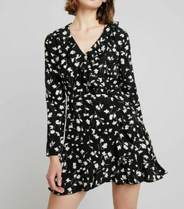 maxi dress with sneakers outfit