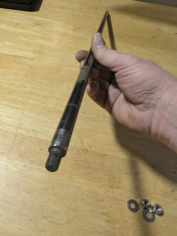 Eje de repuesto oxidado y ligeramente doblado con tuercas para máquina Huffy Green 20" 98148 Foto 4 de 4