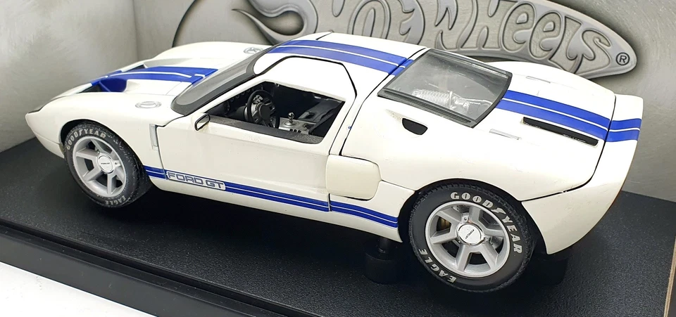 Hot Wheels 1/18 Scale Diecast J2616 - Ford GT Concept GT40 - White Blue - Image 2 of 4