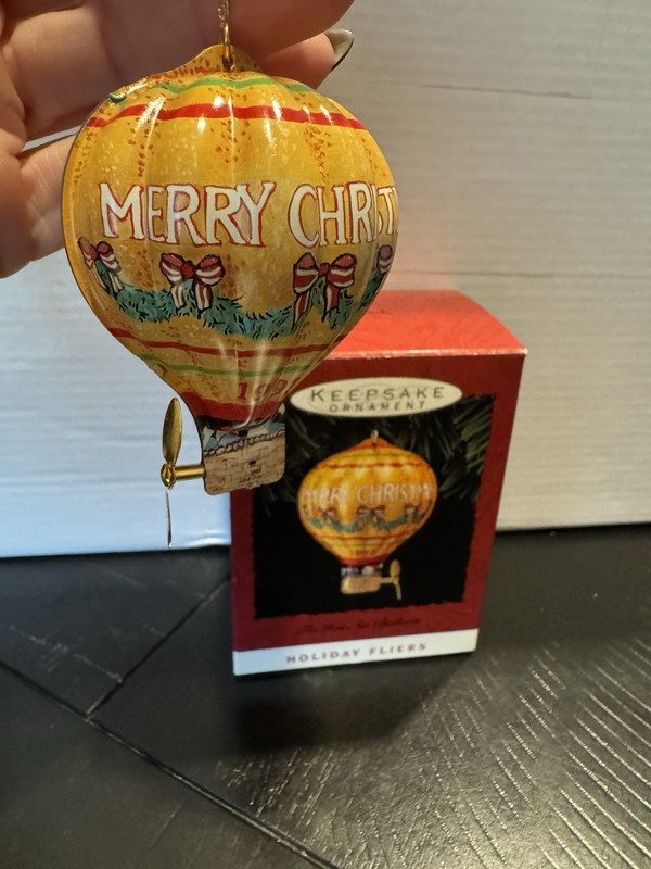 Hallmark Keepsake Holiday Fliers Pressed Tin Hot Air Balloon Ornament 1993
