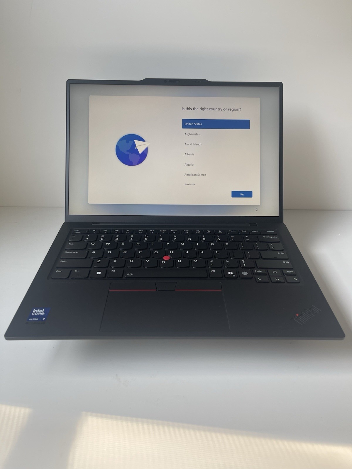 Lenovo ThinkPad X1, 14-Inch Laptop, with Intel Core Ultra 7 Series 2, 512 GB SSD (Solid State Drive), Windows 11 Pro