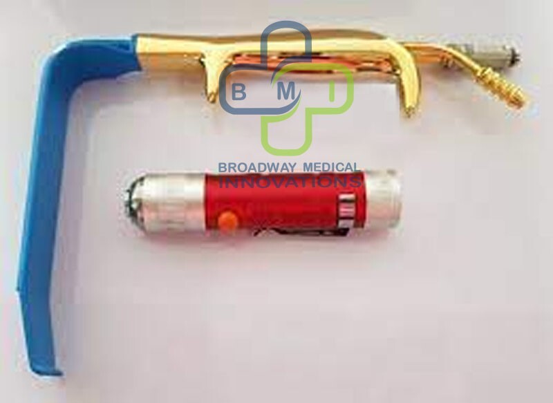 Rétracteur Style Tebbetts Avec Guide Lumineux à Fibre Optique Et Tube à Succion – Usage Médical