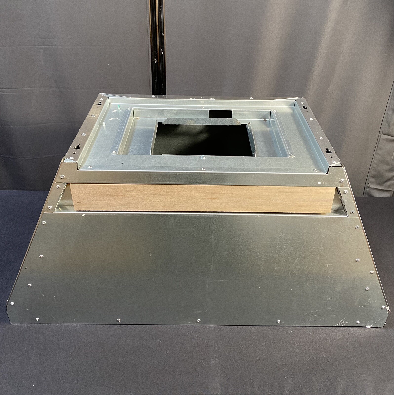 Thermador Professional Series 36" Wall Mount Ducted Hood HPCN36WS (READ