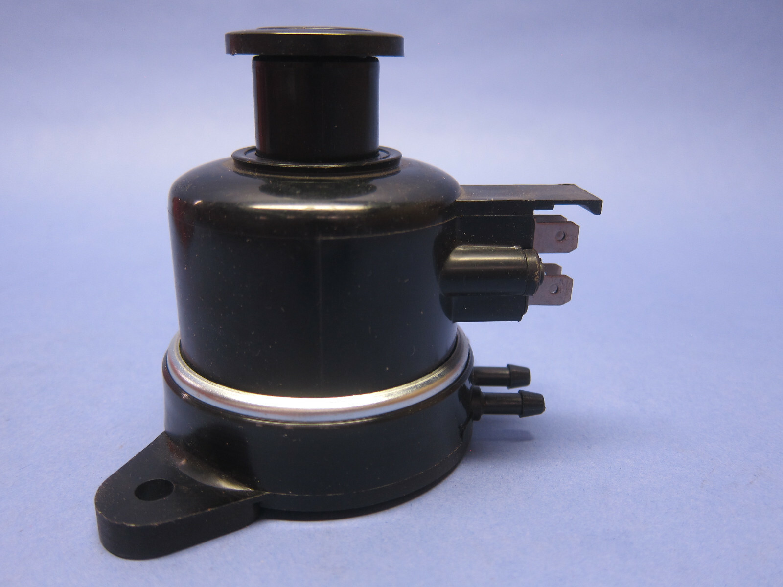 Alfa Romeo NOS OEM 105 115 windshield washer foot pump 60711727 eBay