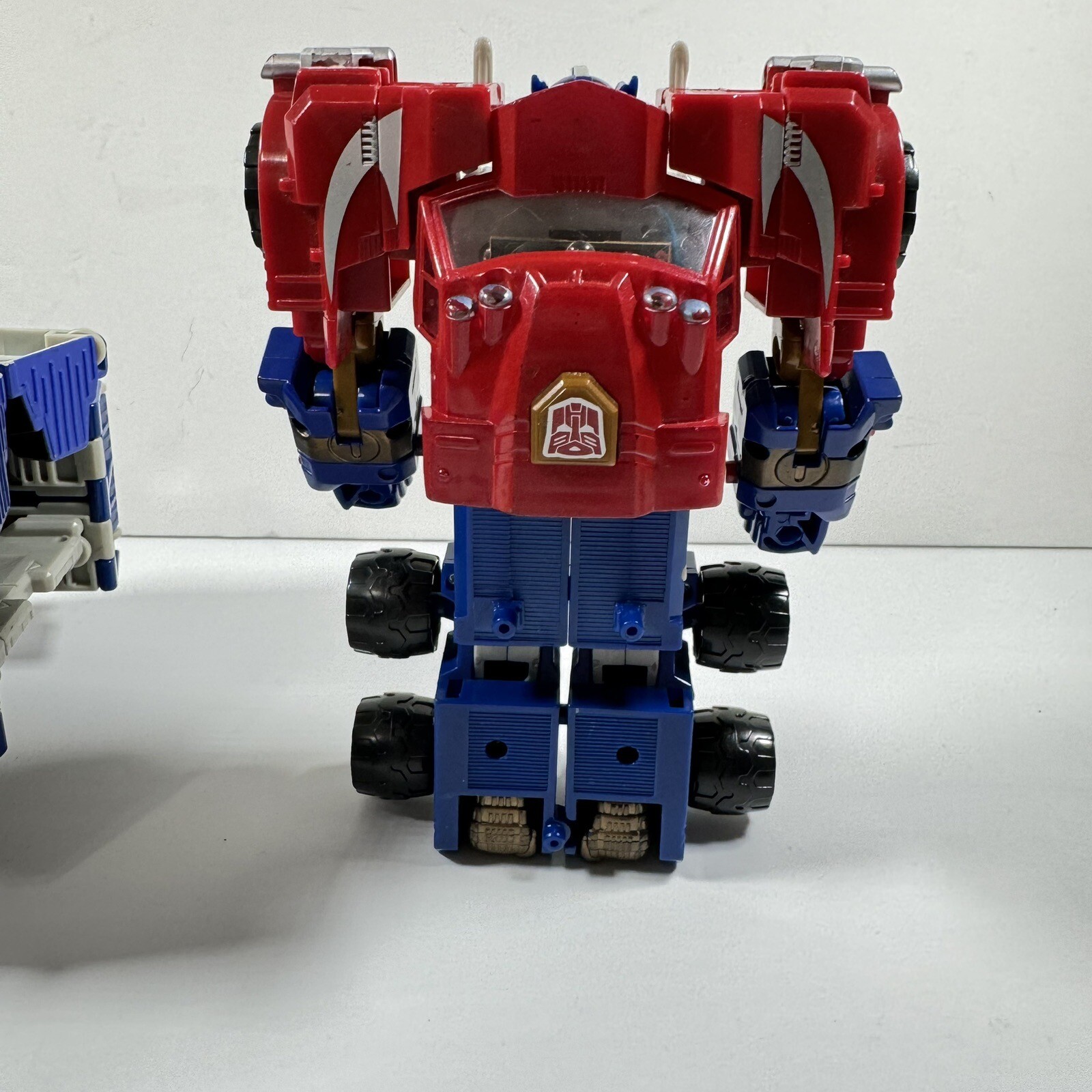 Transformers Armada Optimus Prime Super Class 2001 Sparkplug Minicon