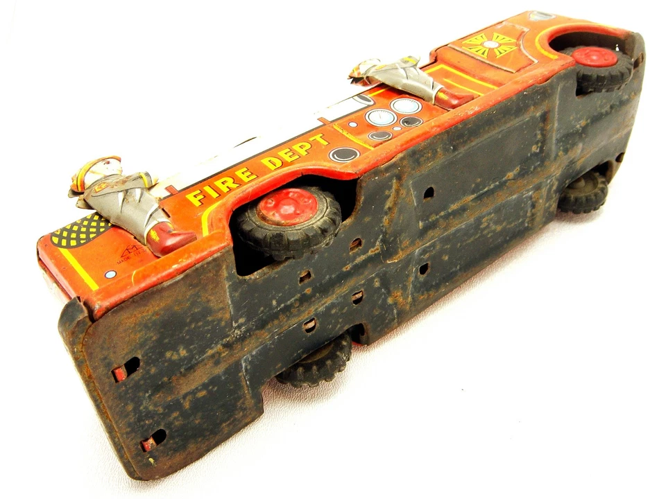 Camión de bomberos de hojalata de juguete Mitsubishi solo piezas de fricción Foto 4 de 4