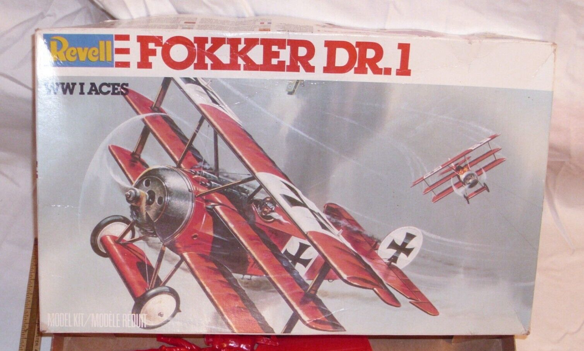 REVELL GERMAN FOKKER DR. 1 WWI ACES AIRPLANE MODEL KIT 4417 1:28