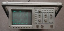 Tektronix TDS 350 200Mhz Digital Oscilloscope Calibrated Only power up 643 times