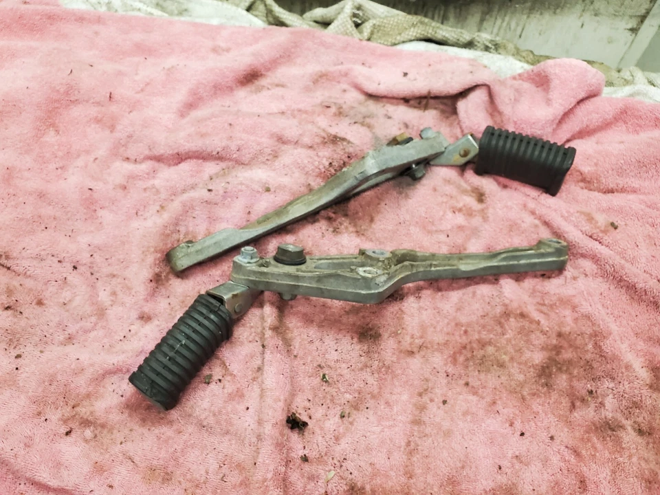 Yamaha XJ 650 XJ650 1981 Maxim juegos traseros estriberas reposapiés reposapiés Foto 2 de 3