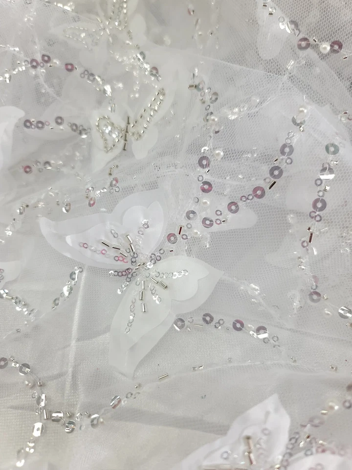 Tela de encaje de malla con diseño de mariposa blanca 3d por yarda lentejuelas de malla bordada  Foto 2 de 4