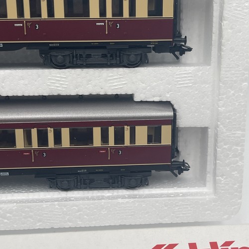 Märklin HO "Ruhr Express Service" Commuter Car Set 43108 - Picture 12 of 14