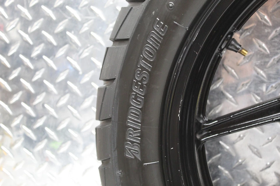 2015 川崎 VERSYS 650 KLE650F 后 ENKEI RIM 17X4.50 带 BRIDGESTONE 轮胎 — 第 3/4 张图片