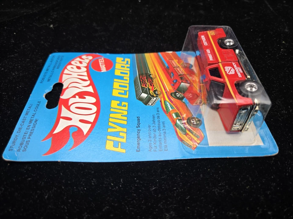 Hot Wheels Flying Colors Emergency Squad Red #7650 sealed MOC Cracked Bubble Vtg - Image 4 of 4
