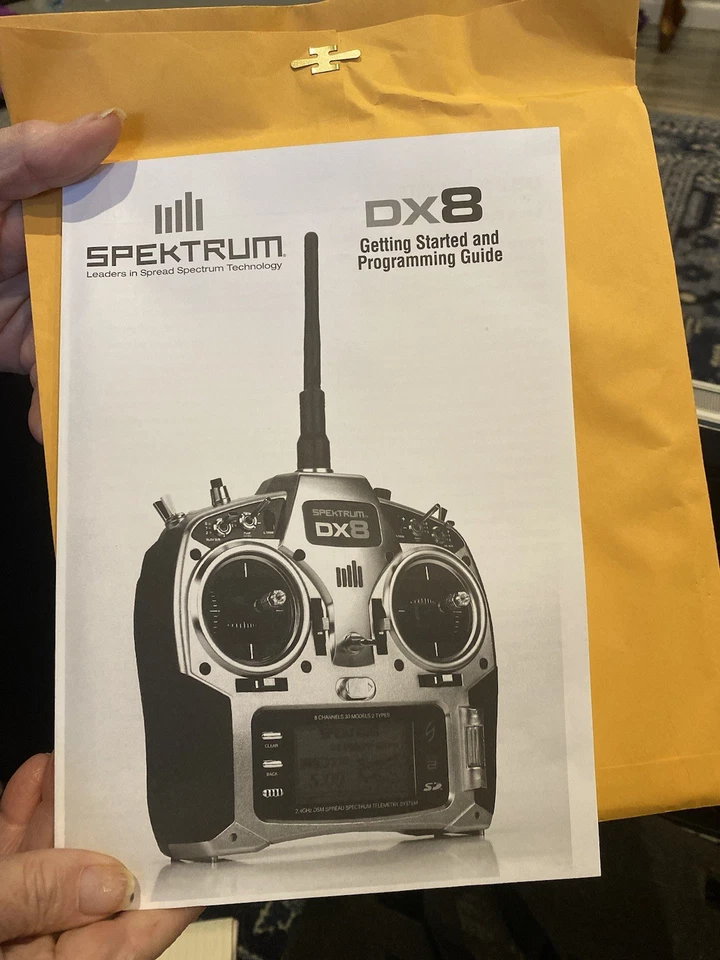 Transmisor Spektrum DX8 8 canales modelo SPM8800 y Futaba 8FG Super 14 Foto 2 de 2