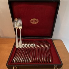 Ensemble de couverts de table argentés Christofle avec coffret