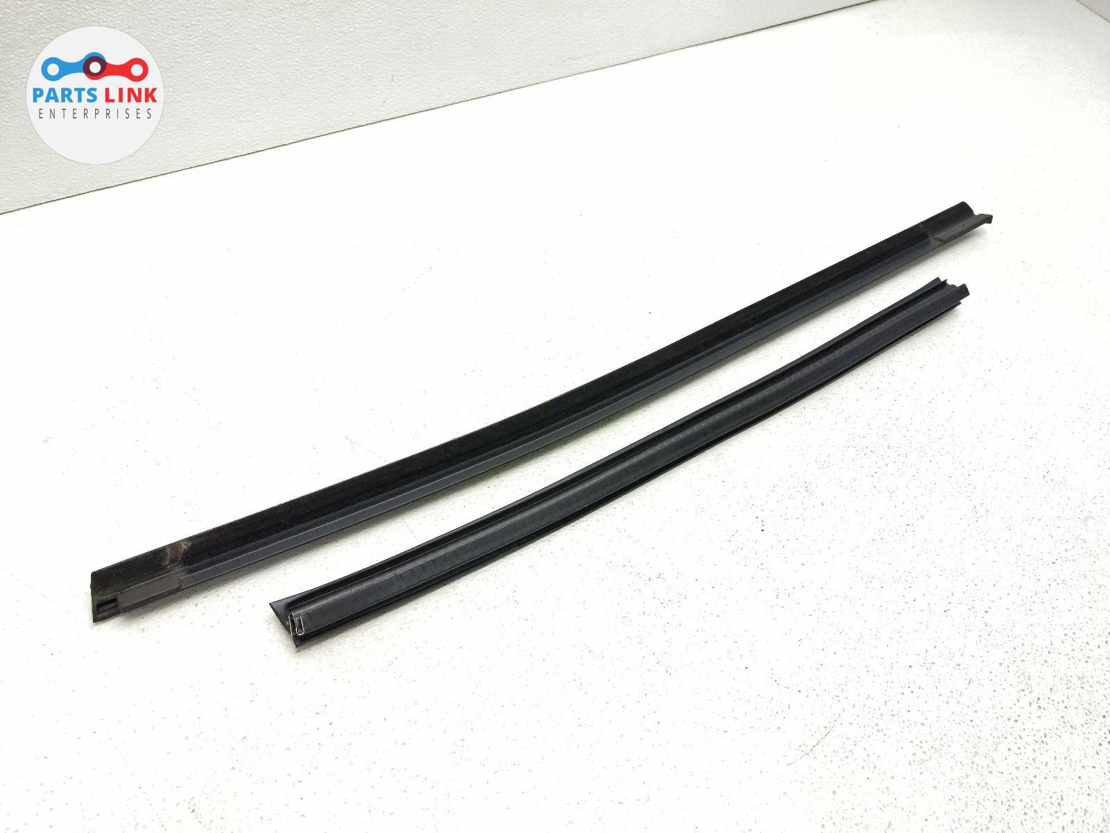 2017-20 MASERATI LEVANTE REAR LEFT DOOR TRIM MOLDING BELT CHROME APPLIQUE M161