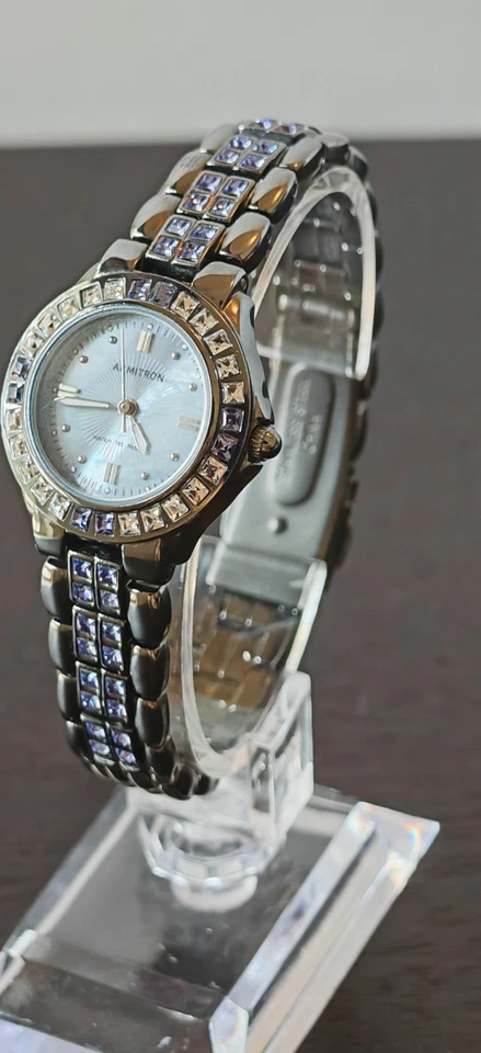 Reloj Pulsera Armitron Now Tono Dorado - Piedras Azul Claro y Azul | Batería Nueva Foto 3 de 4