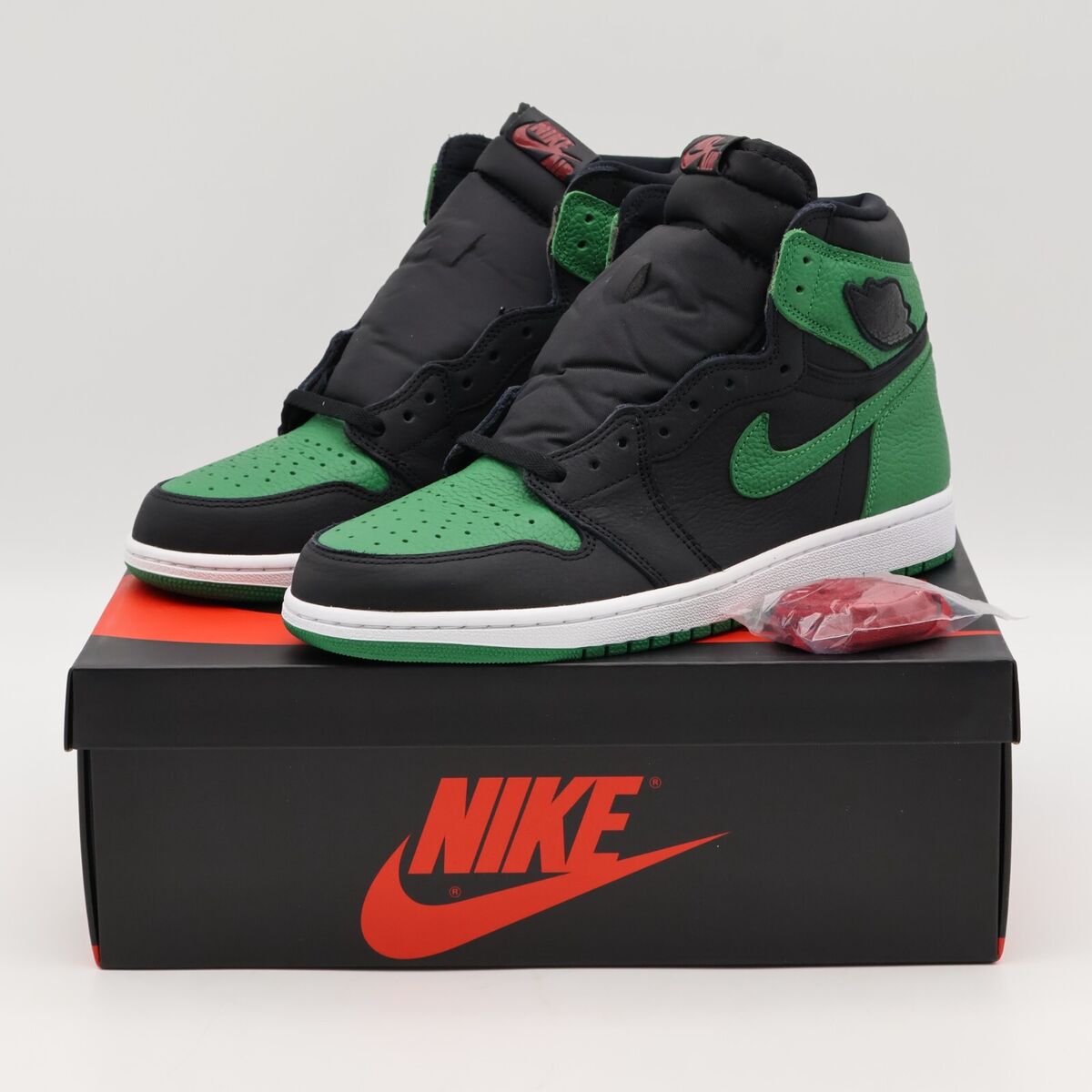 555088-030 Nike Air Jordan 1 Retro High OG Pine Green White 555088-030 Nike Air Jordan 1 Retro High OG Pine Green White