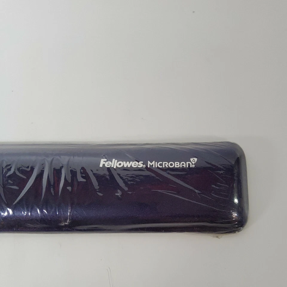 Fellowes Wrist Support with Microban Protection, Sapphire (FEL9175601) - Image 2 of 4