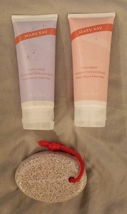 Mary Kay Pedicure Set .... w  Foot Scrub, Foot Mask,  Pumice Stone