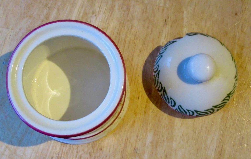 Brixton Pottery Pigs  Lidded Mustard / Jam etc . Spongeware /Decorated - Image 4 of 4