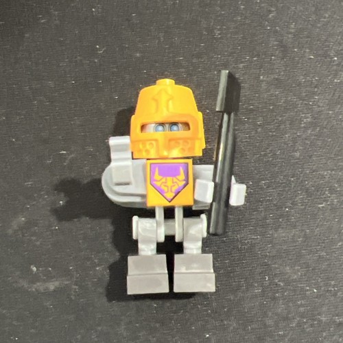 Lego Axl Bot 70354 Yellow Helmet Nexo Knights Minifigure with Accessories - Picture 6 of 7