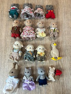 Sylvanian Families Figure Bundle 17 pieces.