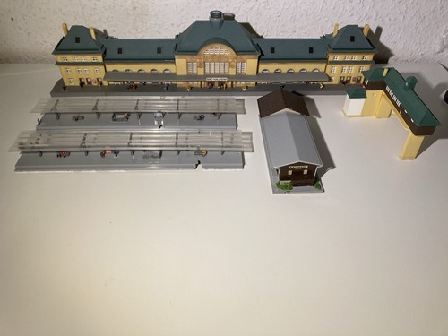 Spur Z Kibri 6700 Bahnhof Stellwerk 6730 Märklin Bahnsteig Güterschuppen Preiser | Zustand: Gebraucht